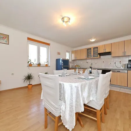 Nyaraló Zdravka Zára